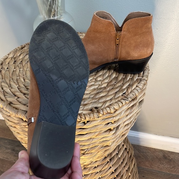 Vionic Tan Ankle Boots - Picture 4 of 7